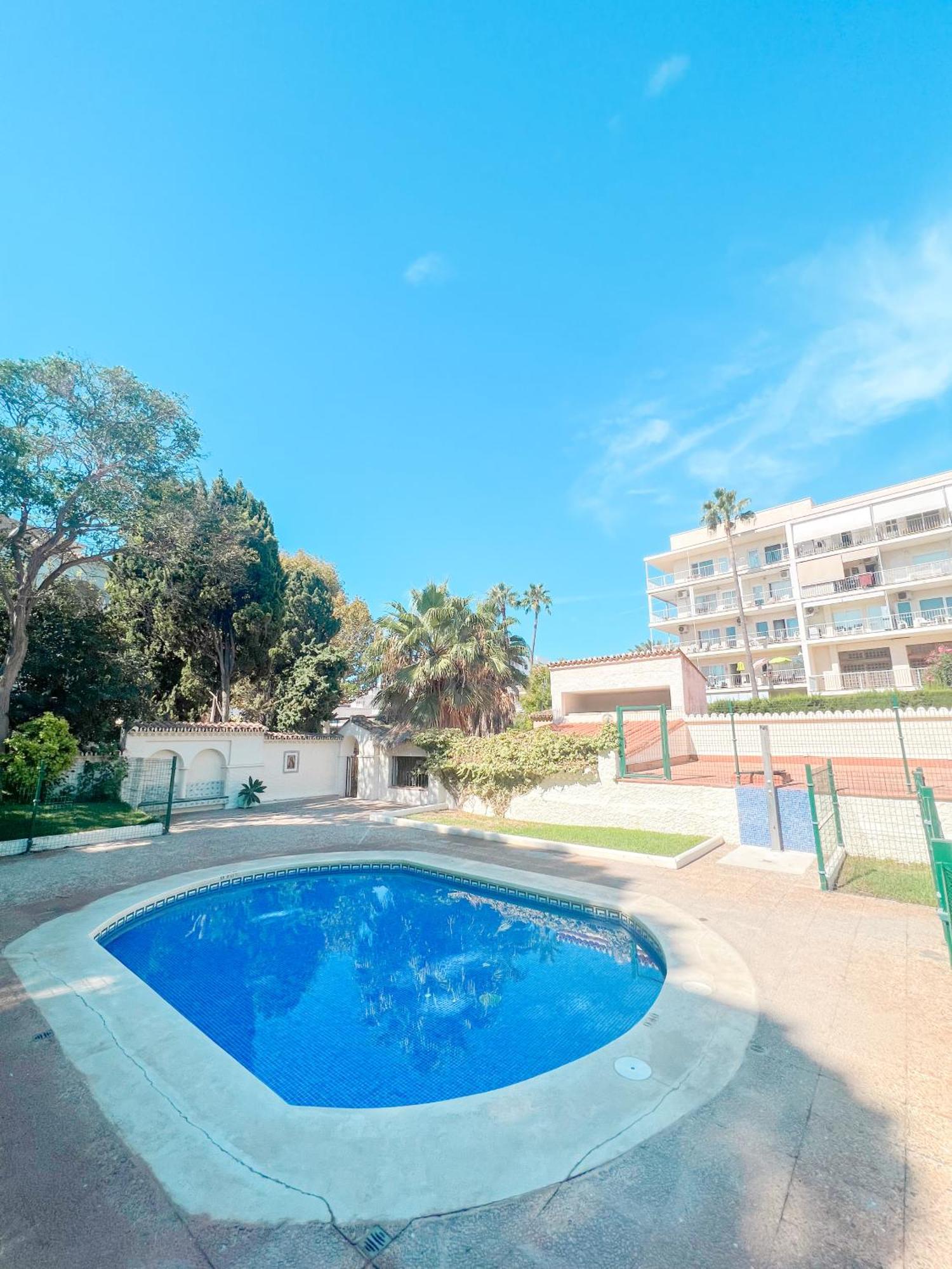 Apartamento Carihuela Park Palace a 600 metros de la playa Torremolinos Exterior foto