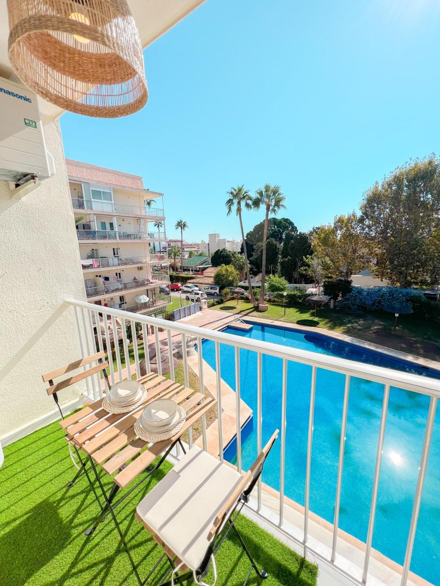 Apartamento Carihuela Park Palace a 600 metros de la playa Torremolinos Exterior foto